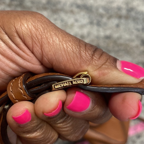Michael Kors tan crossbody - Picture 9 of 13